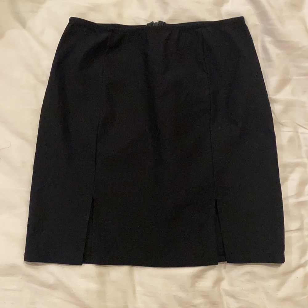 MINI SKIRT SLITS